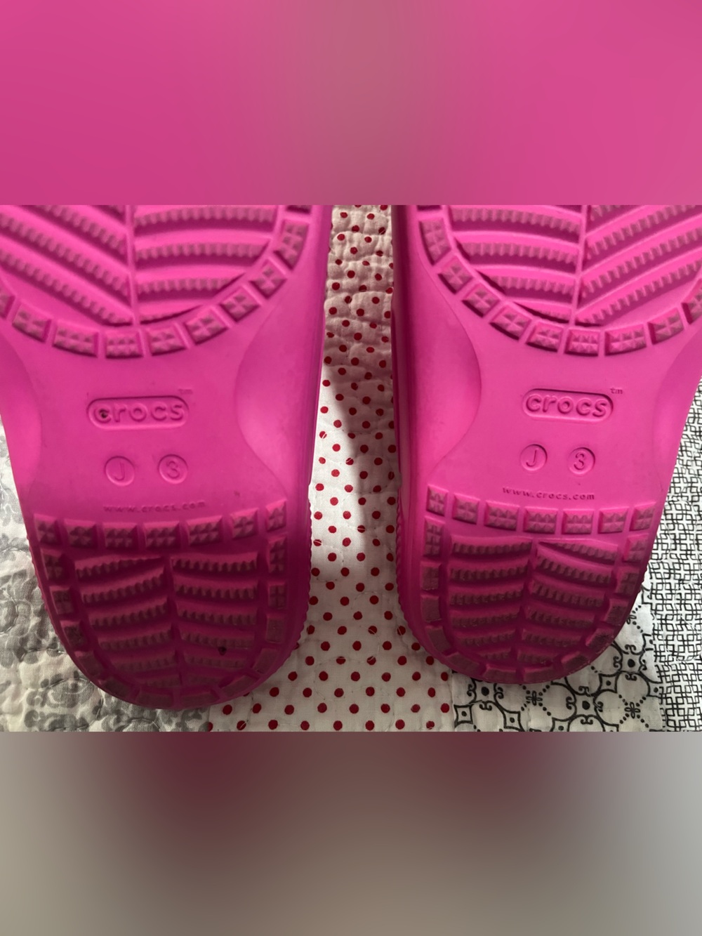 CROCS Kids Suze J3 Hot Pink Slide Sandals with Axolotl Charms - Picture 4 of 4